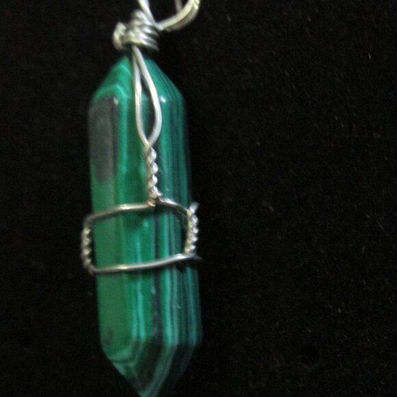 Raw Natural Bullet Shape Pendant Quartz Crystal Green Adventurine - Picture 2 of 4